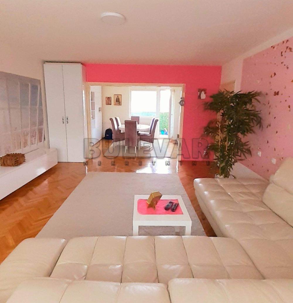 Slika 1 - Trg Pavla Stojkovića, Četvorosoban stan za izdavanje, 110m2, 750€