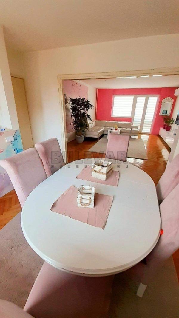 Slika 2 - Trg Pavla Stojkovića, Četvorosoban stan za izdavanje, 110m2, 750€