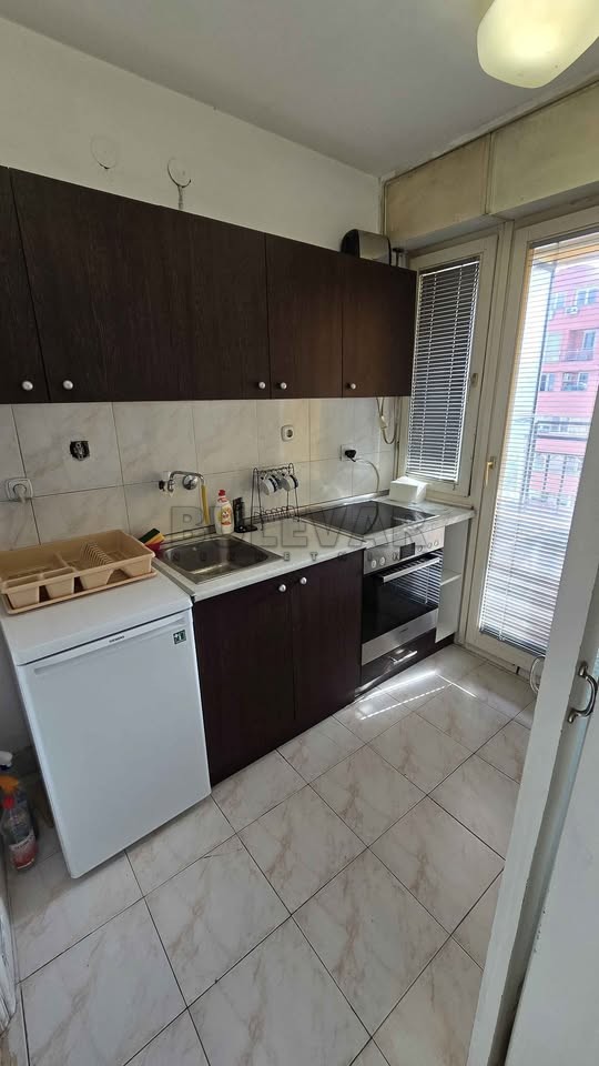 Slika 3 - 7. jula, Jednosoban stan za izdavanje, 40m2, 300€