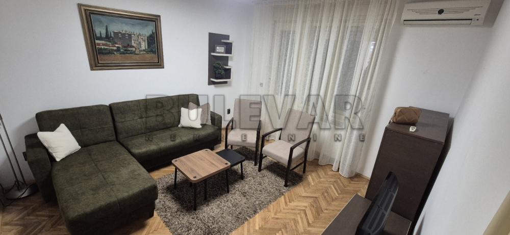 Slika 1 - Obrenovićeva, Dvosoban stan za izdavanje, 52m2, 400€
