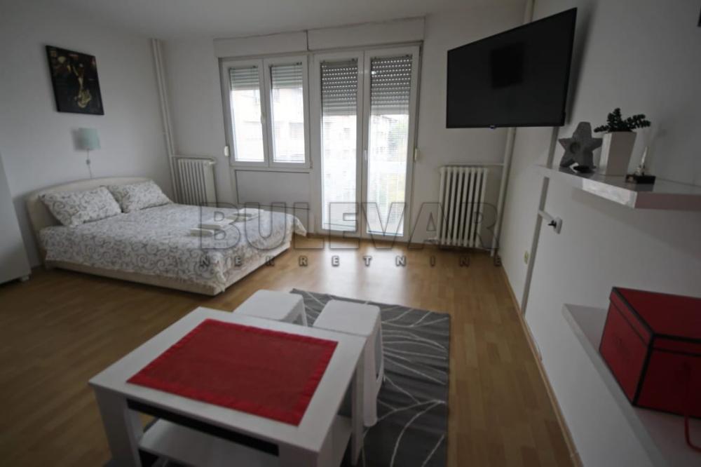 Slika 1 - Vožda Karađorđa, Dvosoban stan za izdavanje, 51m2, 350€