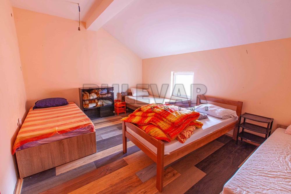 Slika 3 - Ratka Pavlovića,  Kuća na prodaju, 660m2, 257.750€