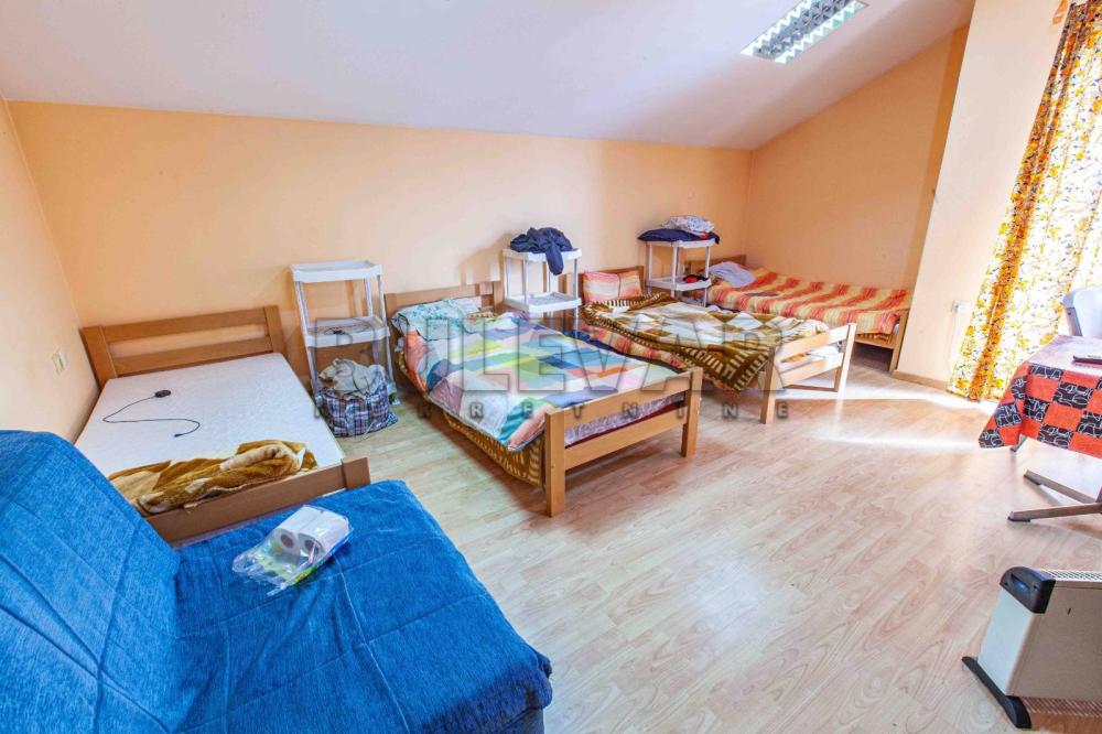 Slika 6 - Ratka Pavlovića,  Kuća na prodaju, 660m2, 257.750€