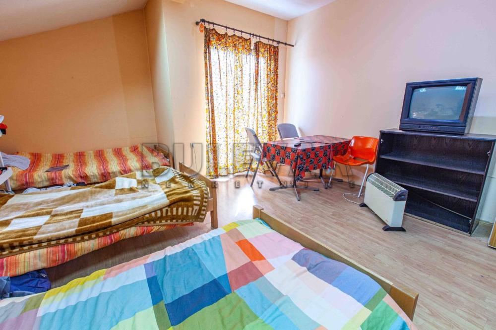 Slika 9 - Ratka Pavlovića,  Kuća na prodaju, 660m2, 257.750€