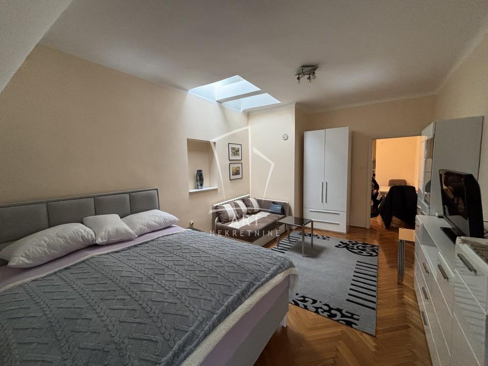 Slika 1 - Cara Lazara, Dvosoban stan za izdavanje, 20m2, 650€