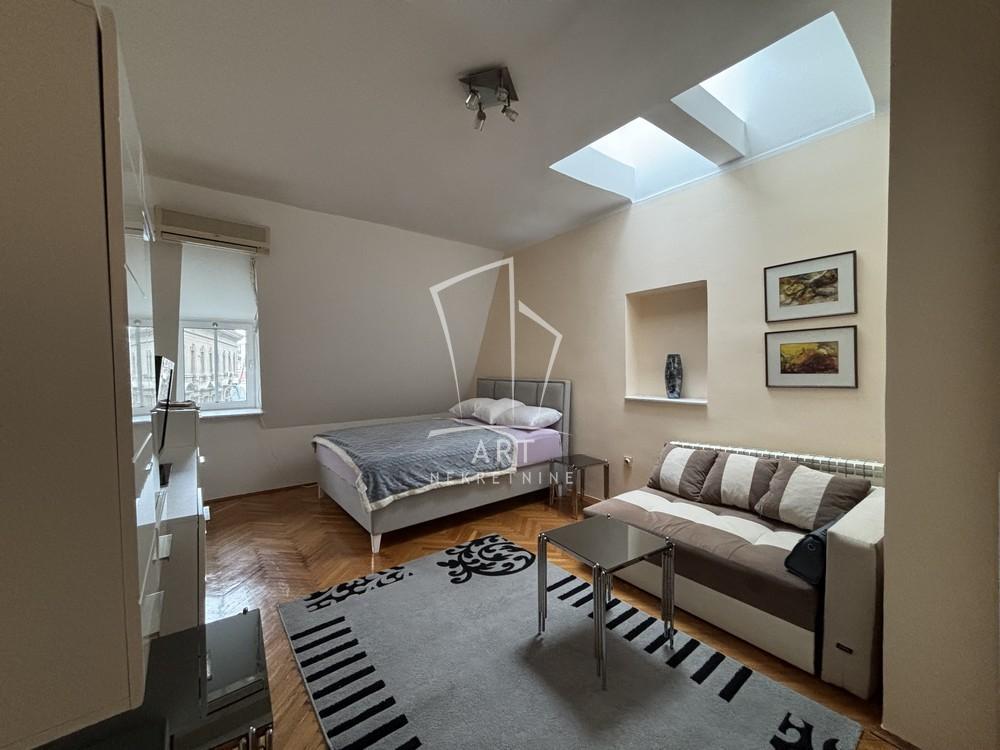 Glavna slika -Cara Lazara, Dvosoban stan za izdavanje, 20m2, 650€