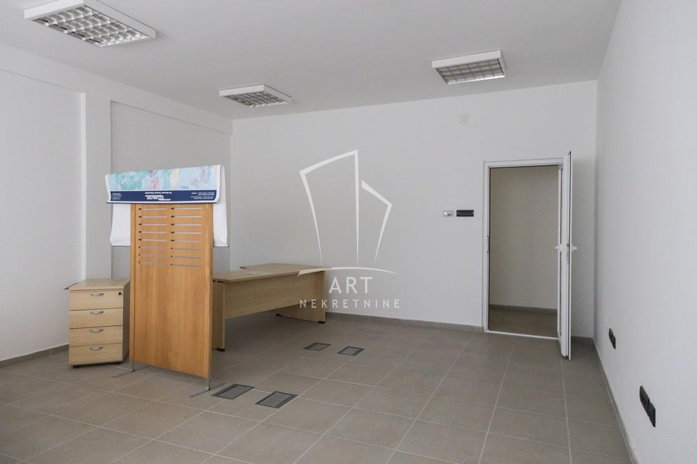 Slika 4 - Železnička,  Lokal za izdavanje, 1180m2, 1.950€