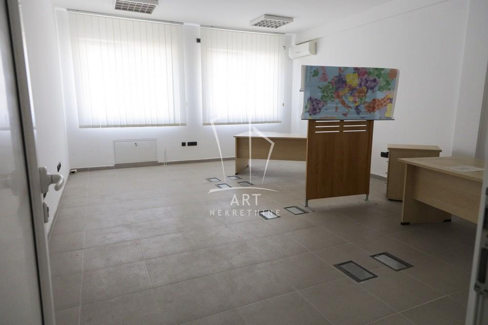 Slika 6 - Železnička,  Lokal za izdavanje, 1180m2, 1.950€