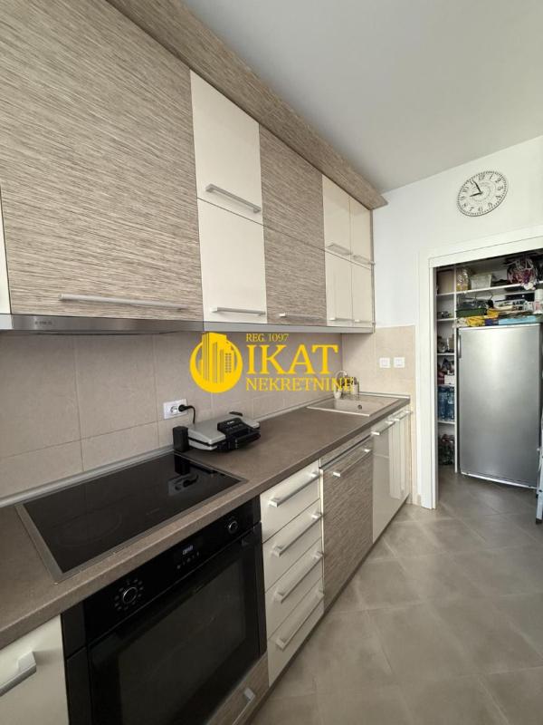 Slika 2 - Bulevar Arsenija Čarnojevića, Trosoban stan na prodaju, 85m2, 439.000€