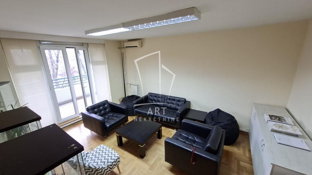 Slika 2 - Bulevar Arsenija Čarnojevića, Trosoban stan za izdavanje, 92m2, 1.000€