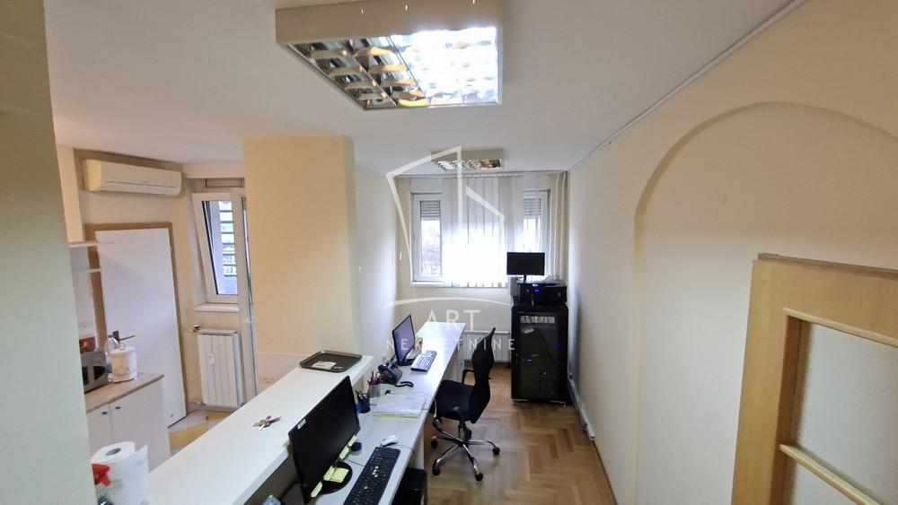 Slika 4 - Bulevar Arsenija Čarnojevića, Trosoban stan za izdavanje, 92m2, 1.000€