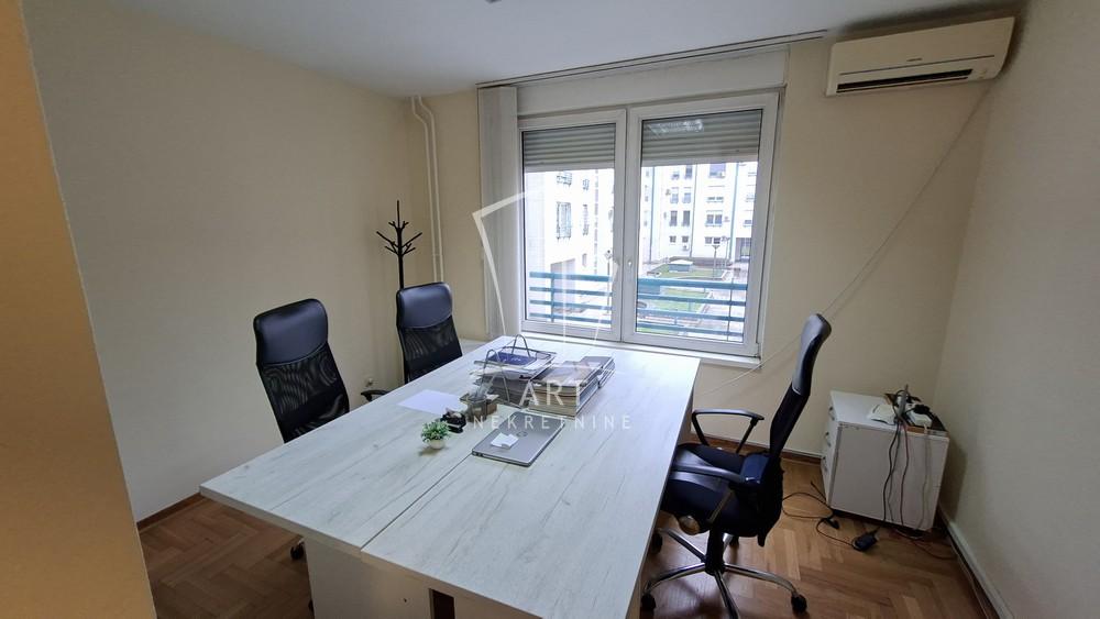 Slika 6 - Bulevar Arsenija Čarnojevića, Trosoban stan za izdavanje, 92m2, 1.000€