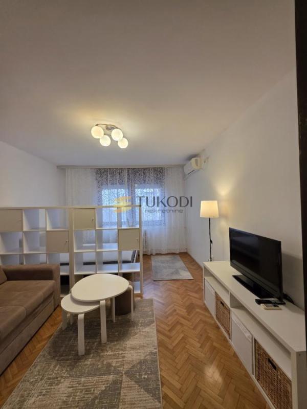 Glavna slika -Jednosoban stan za izdavanje, 37m2, 400€