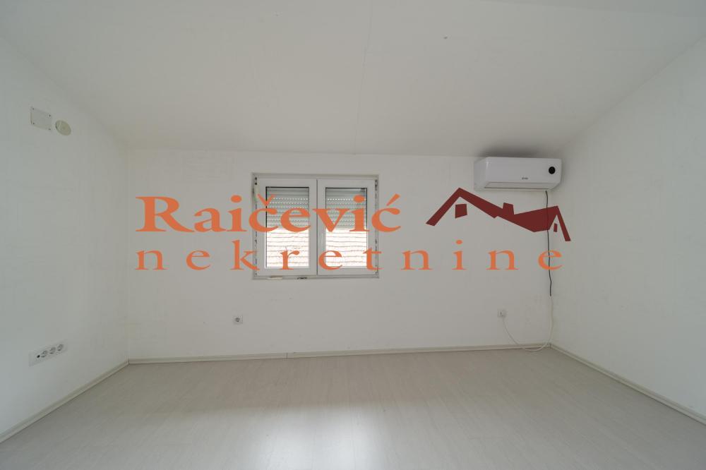 Slika 8 - Bakiceva,  Lokal za izdavanje, 180m2, 1.200€