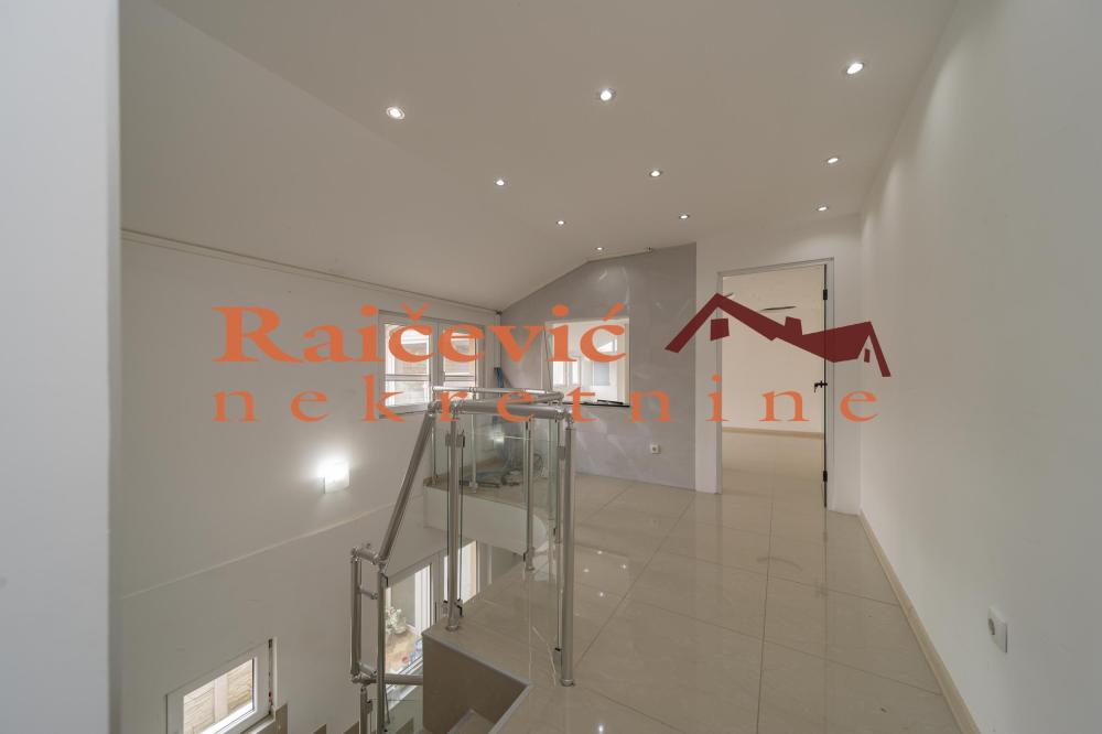 Slika 10 - Bakiceva,  Lokal za izdavanje, 180m2, 1.200€