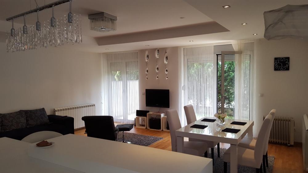 Slika 1 - Veljka Dugoševića, Trosoban stan za izdavanje, 82m2, 750€