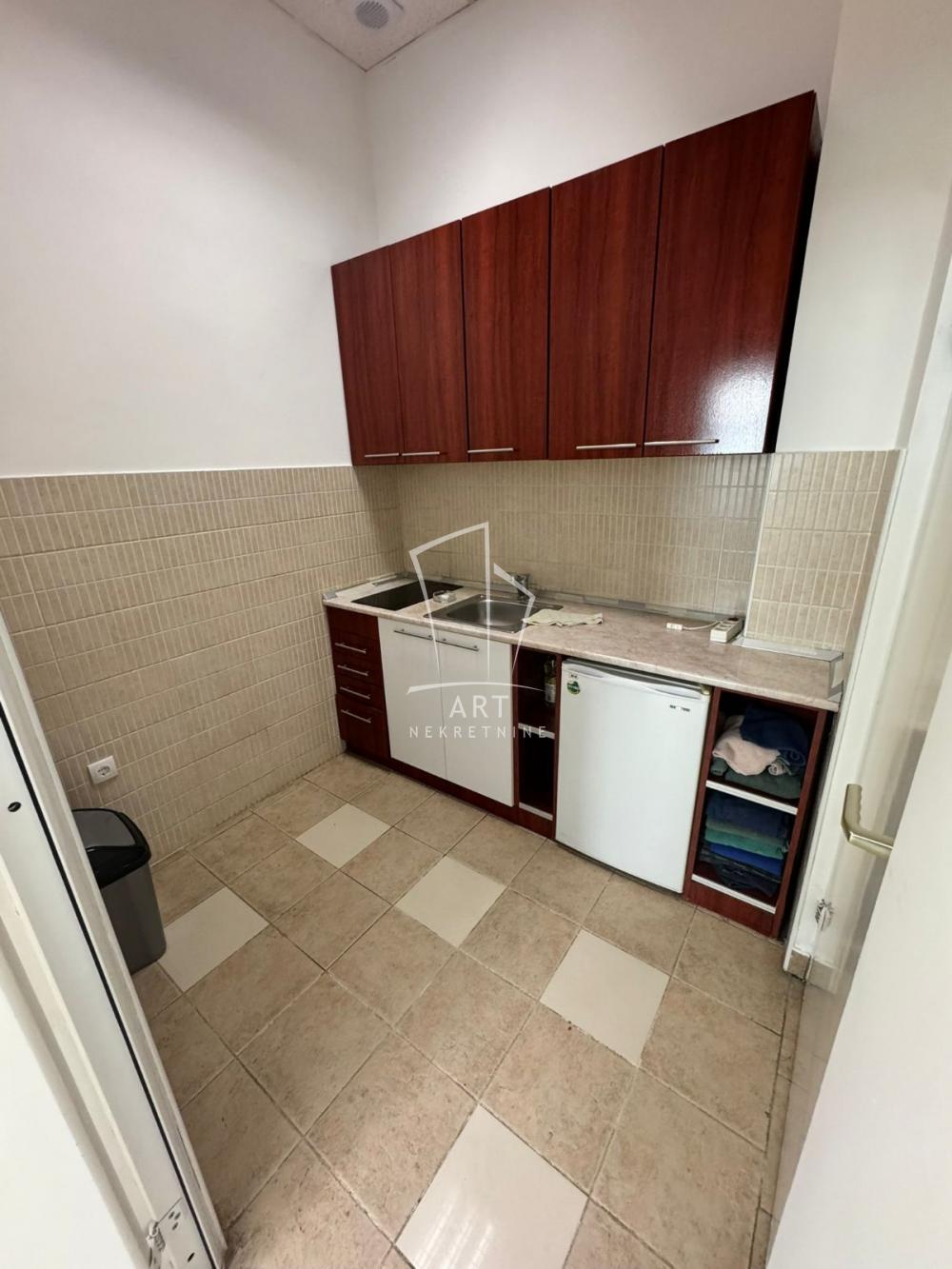 Slika 10 - Jove Ilića,  Lokal za izdavanje, 232m2, 2.500€