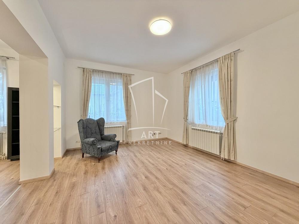 Slika 1 - Bilećka,  Kuća za izdavanje, 240m2, 2.500€