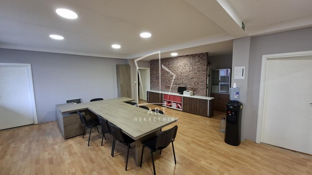 Slika 2 - Dobanovački Put,  Lokal za izdavanje, 300m2, 1.800€