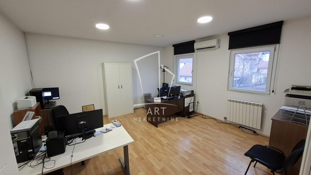Slika 9 - Dobanovački Put,  Lokal za izdavanje, 300m2, 1.800€