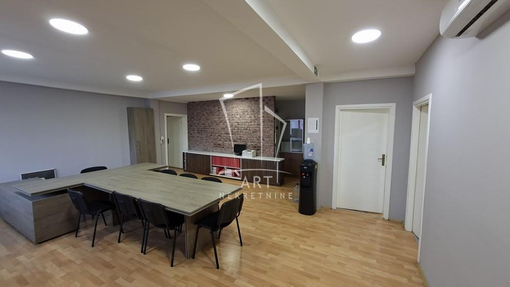 Slika 1 - Dobanovački Put,  Lokal za izdavanje, 300m2, 1.800€