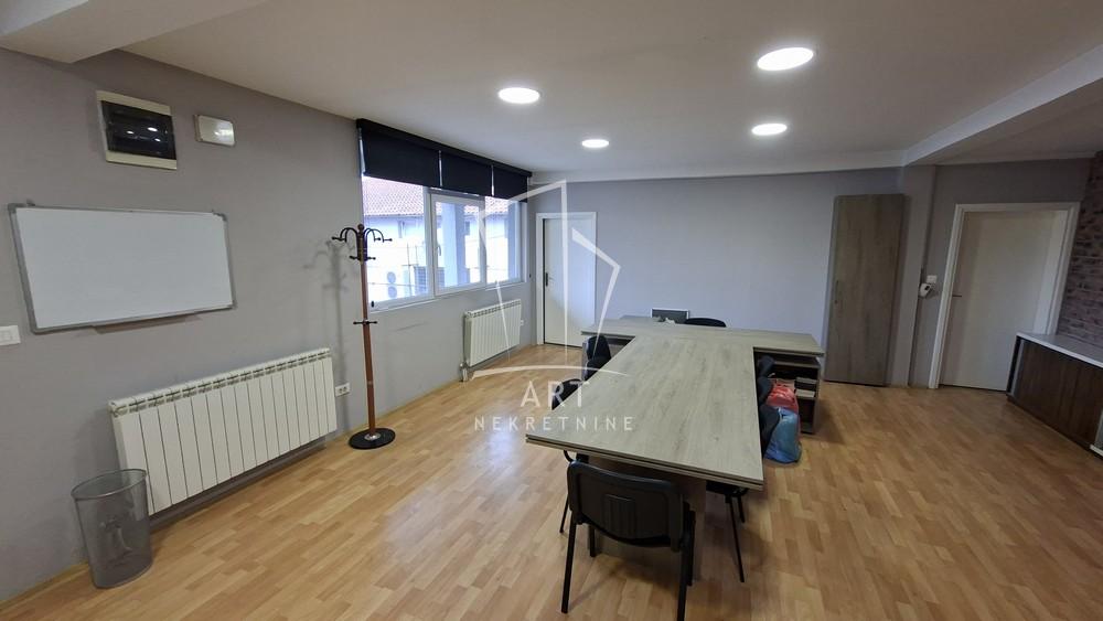 Slika 3 - Dobanovački Put,  Lokal za izdavanje, 300m2, 1.800€