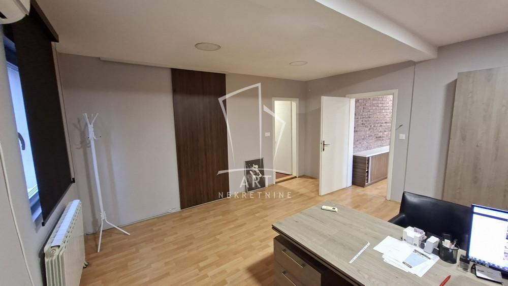 Slika 6 - Dobanovački Put,  Lokal za izdavanje, 300m2, 1.800€