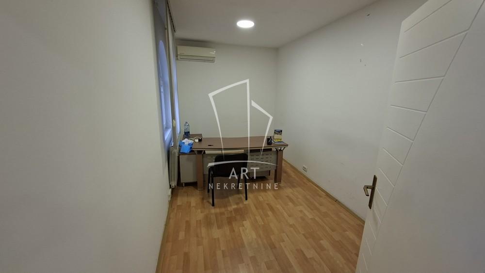 Slika 11 - Dobanovački Put,  Lokal za izdavanje, 300m2, 1.800€