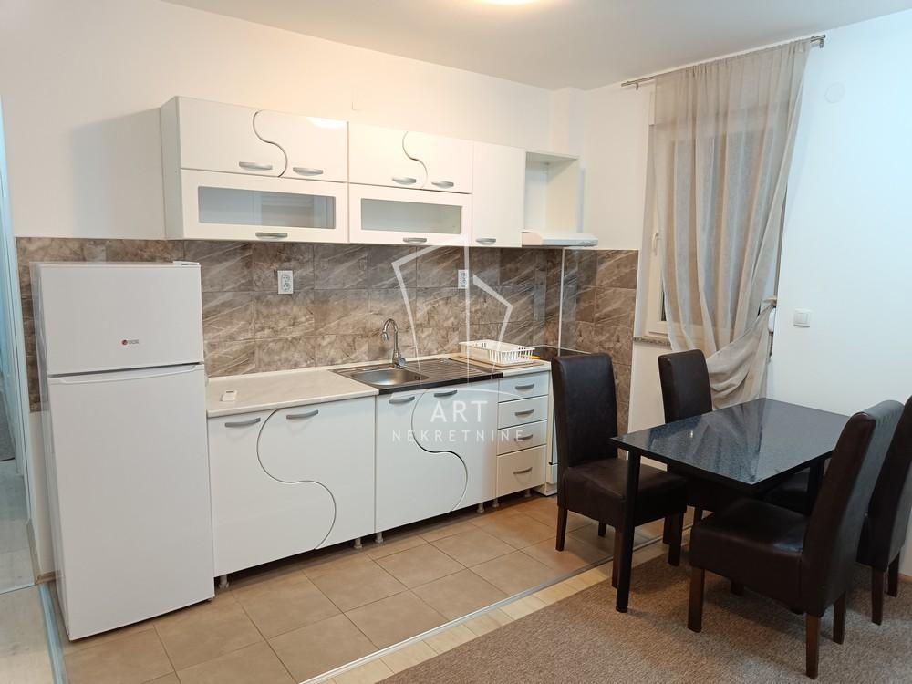 Slika 1 - Živka Petrovića, Dvoiposoban stan za izdavanje, 59m2, 600€