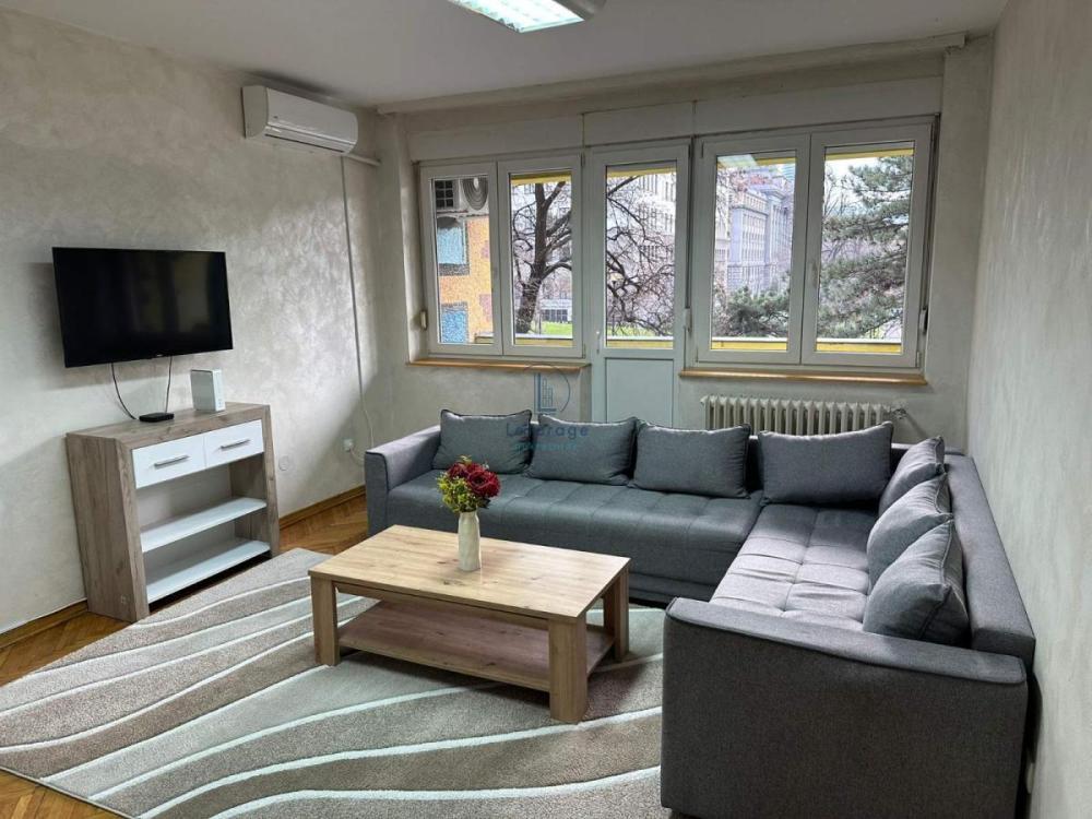 Glavna slika -Admirala Geprata, Četvorosoban stan za izdavanje, 105m2, 1.300€