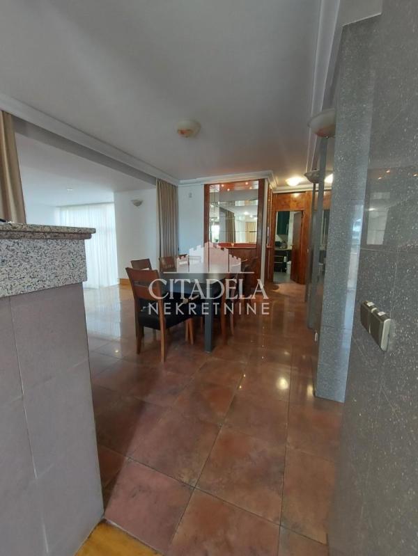 Slika 10 - Cara Iraklija,  Kuća za izdavanje, 400m2, 5.000€