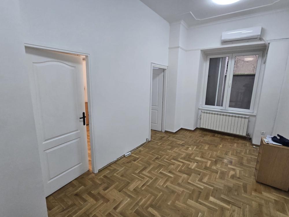 Slika 1 - Dečanska, Dvosoban stan za izdavanje, 61m2, 650€