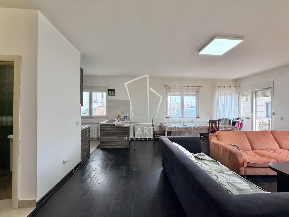 Slika 2 - Matice Srpske, Trosoban stan na prodaju, 76m2, 175.000€