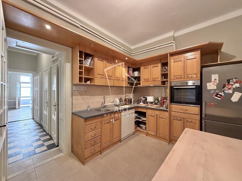 Slika 2 - Braće Jugovića, Četvorosoban stan na prodaju, 96m2, 480.000€