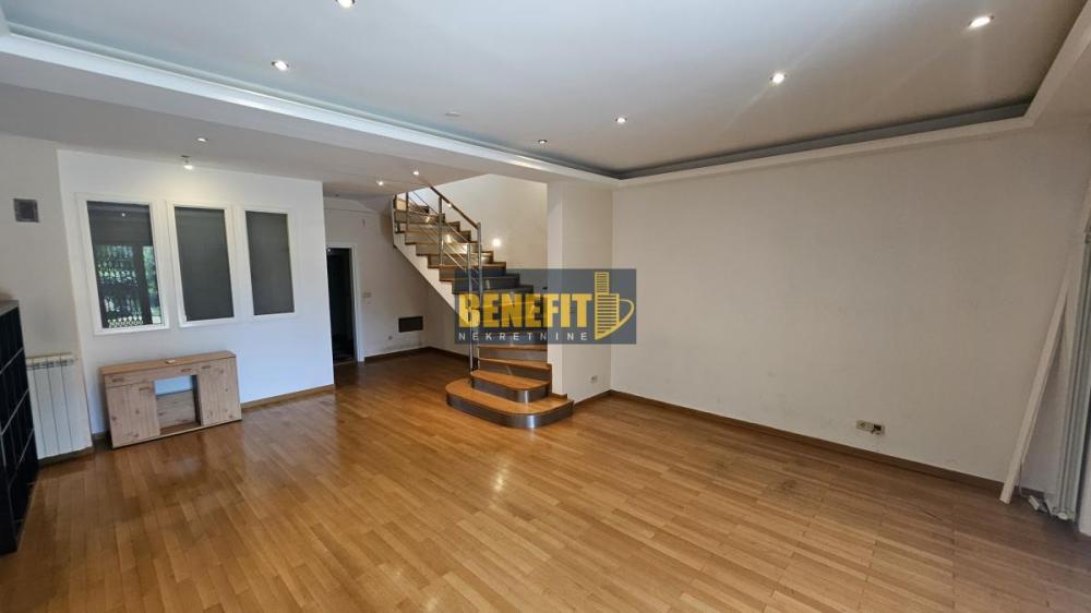 Slika 1 -  Kuća na prodaju, 215m2, 697.000€