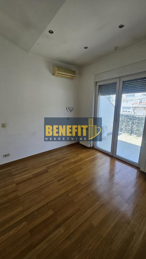Slika 9 -  Kuća na prodaju, 215m2, 697.000€