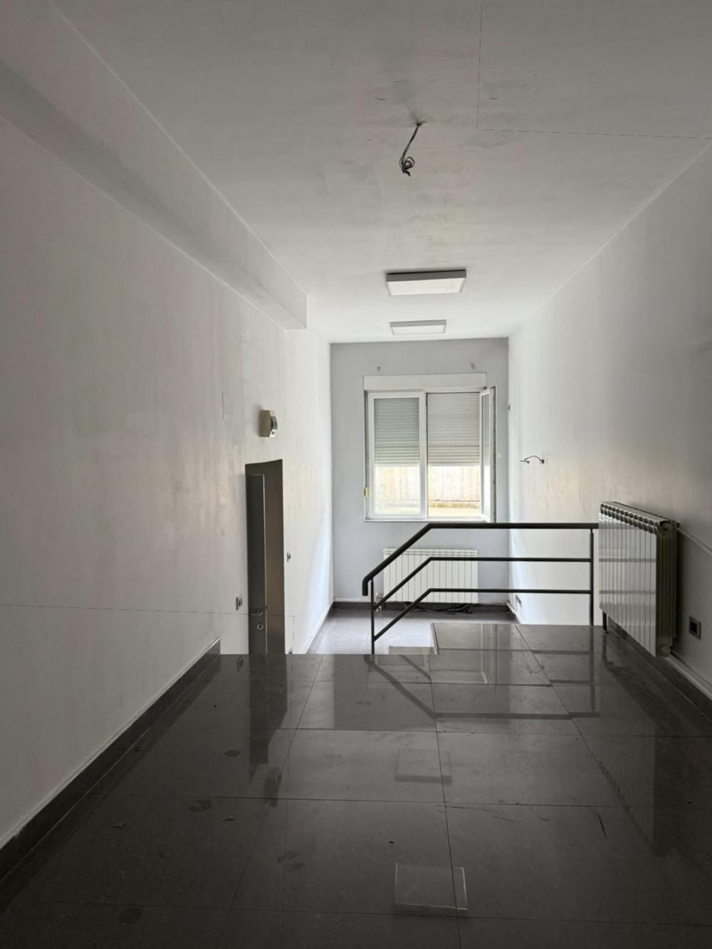 Slika 5 - Južni Bulevar,  Lokal za izdavanje, 144m2, 2.200€