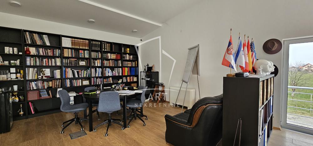 Slika 2 - Ugrinovačka,  Lokal za izdavanje, 300m2, 3.000€