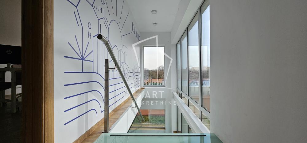 Slika 3 - Ugrinovačka,  Lokal za izdavanje, 300m2, 3.000€