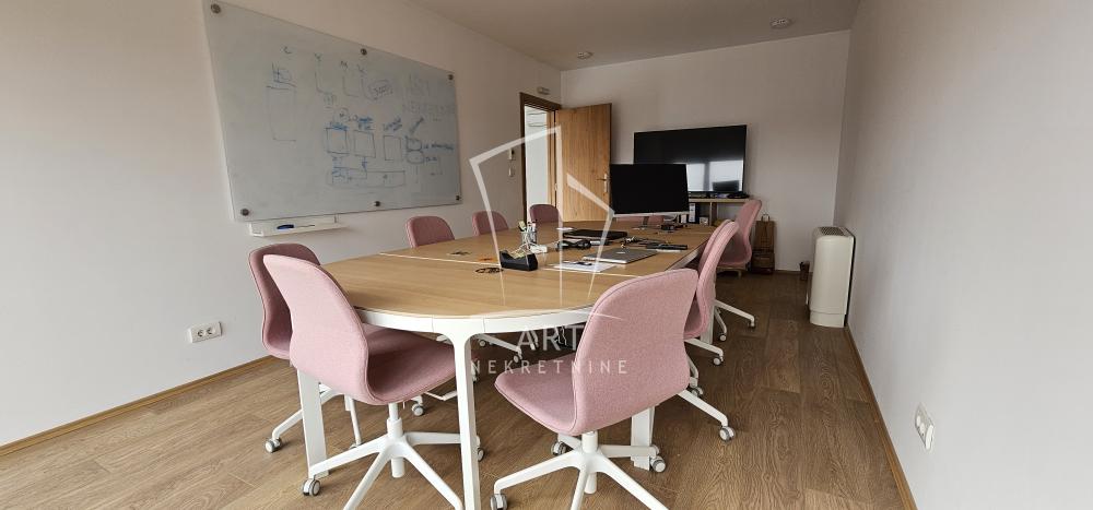 Slika 4 - Ugrinovačka,  Lokal za izdavanje, 300m2, 3.000€