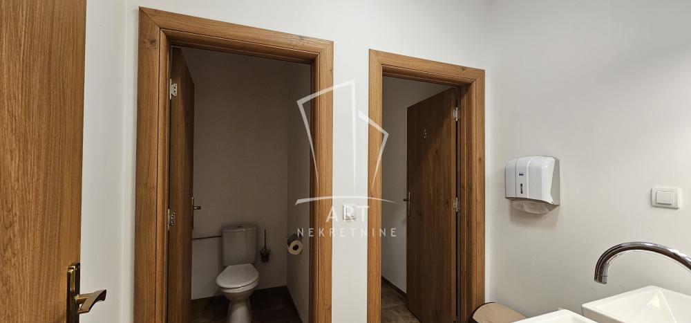 Slika 5 - Ugrinovačka,  Lokal za izdavanje, 300m2, 3.000€