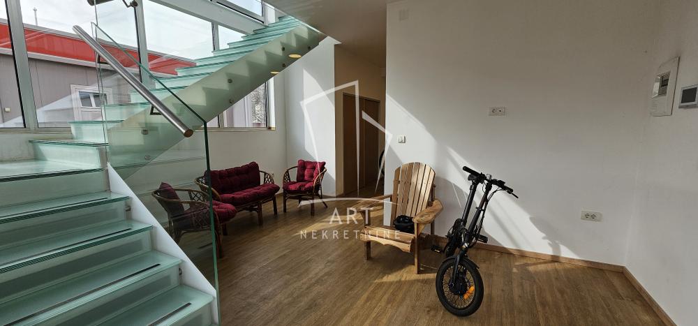 Slika 6 - Ugrinovačka,  Lokal za izdavanje, 300m2, 3.000€