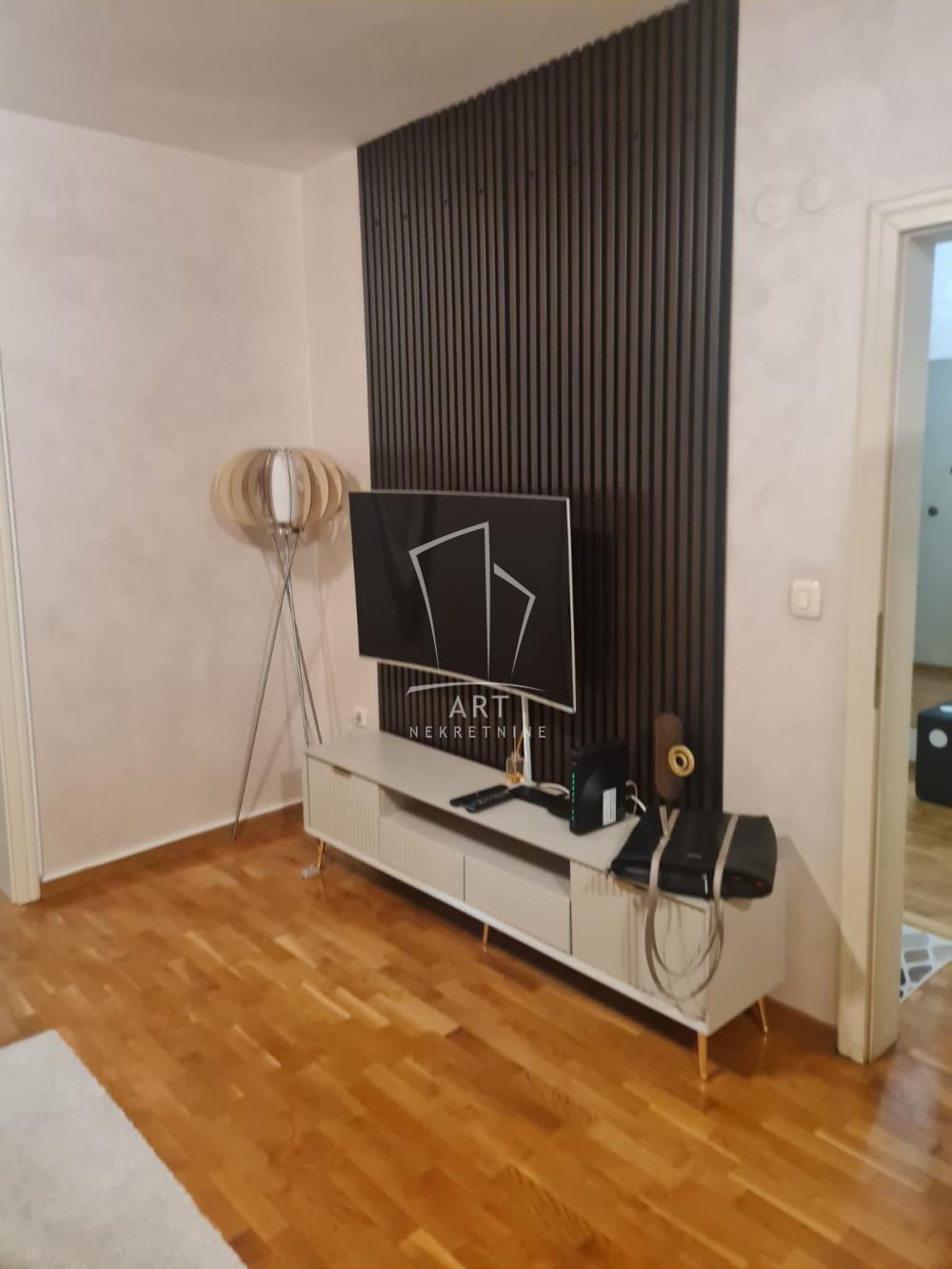 Slika 1 - Jovanička, Trosoban stan za izdavanje, 73m2, 750€