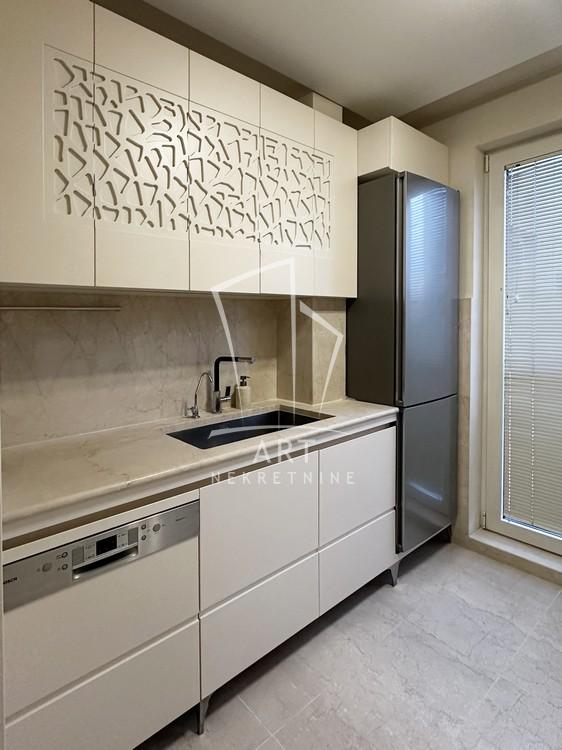 Slika 4 - Požeška, Petosoban stan za izdavanje, 197m2, 2.100€