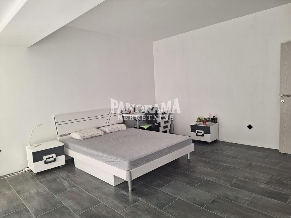 Slika 11 - Pere Todorovića,  Kuća na prodaju, 343m2, 690.000€