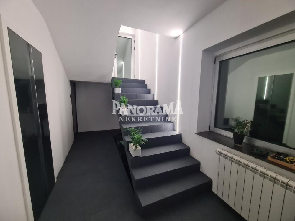 Slika 10 - Pere Todorovića,  Kuća na prodaju, 343m2, 690.000€