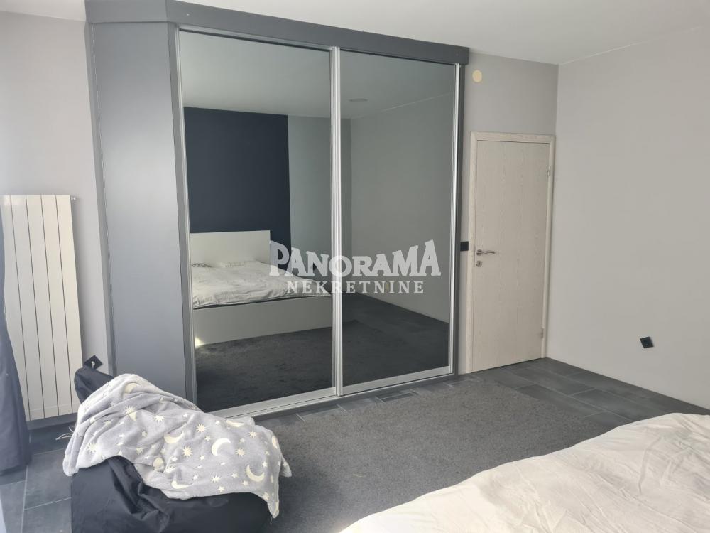 Slika 9 - Pere Todorovića,  Kuća na prodaju, 343m2, 690.000€