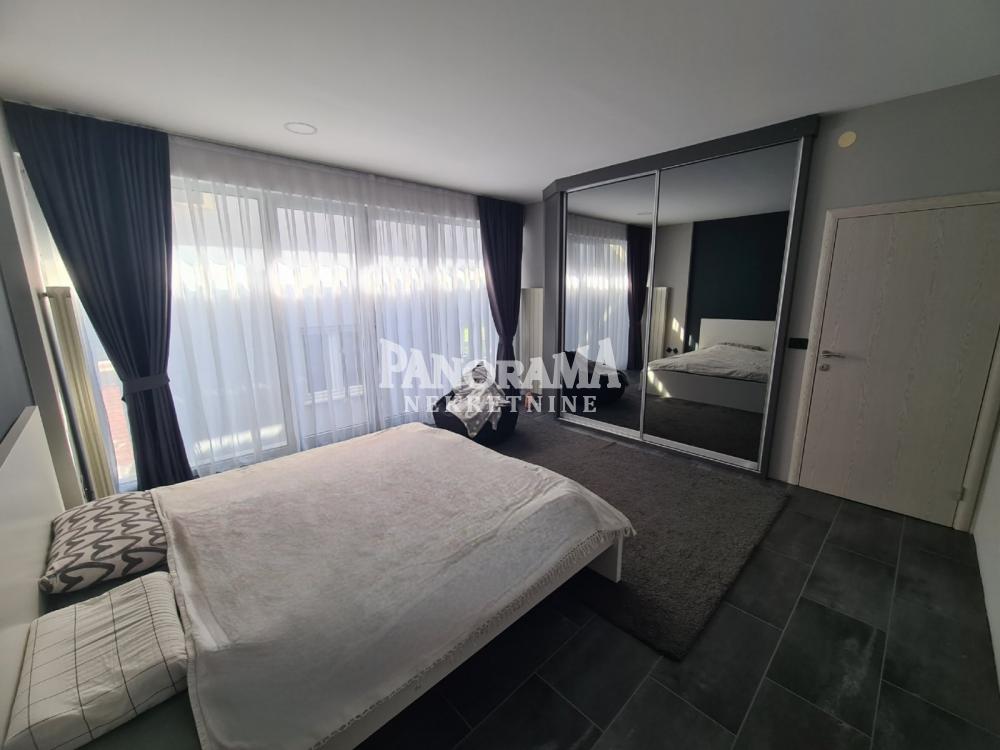 Slika 7 - Pere Todorovića,  Kuća na prodaju, 343m2, 690.000€