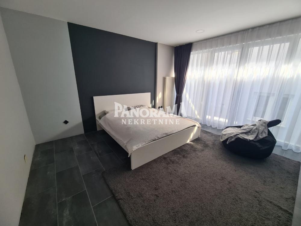 Slika 8 - Pere Todorovića,  Kuća na prodaju, 343m2, 690.000€