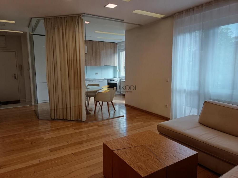 Slika 1 - Trosoban stan za izdavanje, 66m2, 1.300€